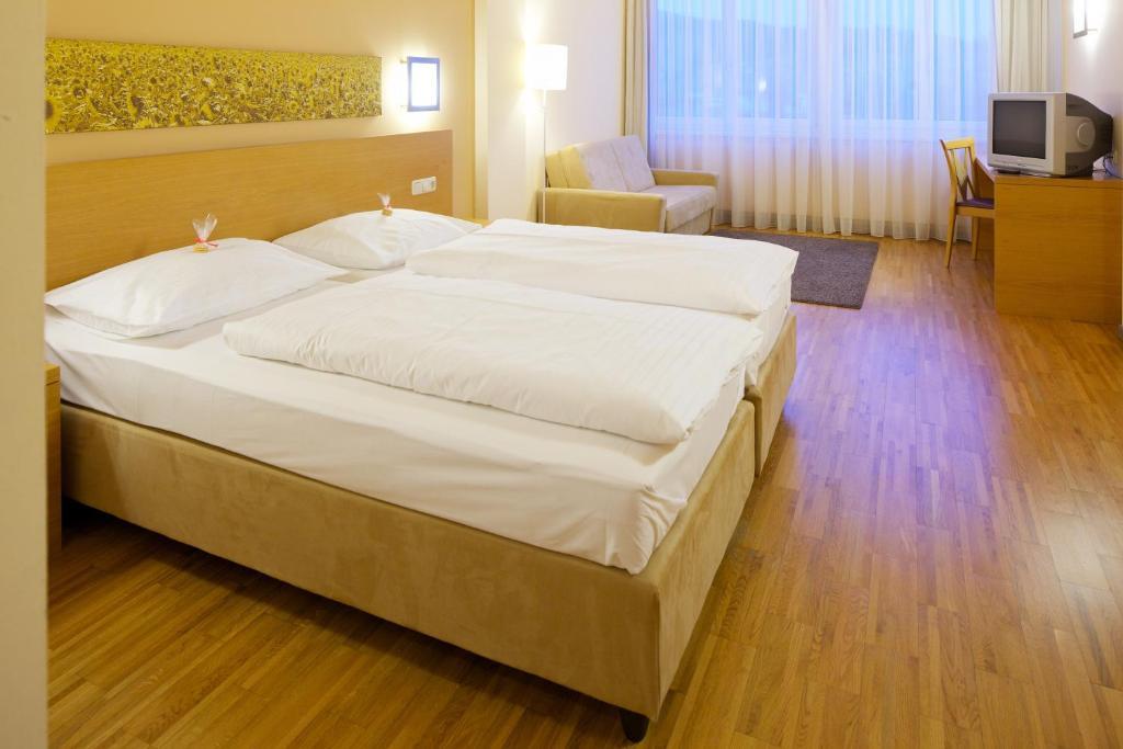 Hotel-Restaurant Allmer Weiz Værelse billede